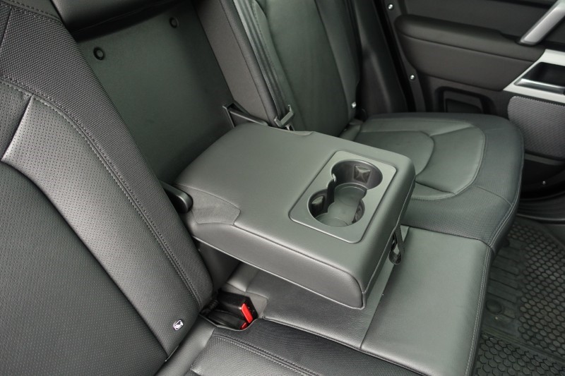 2024 (24) LAND ROVER DEFENDER 3.0 D300 X-Dynamic SE 110 5dr Auto 5195223