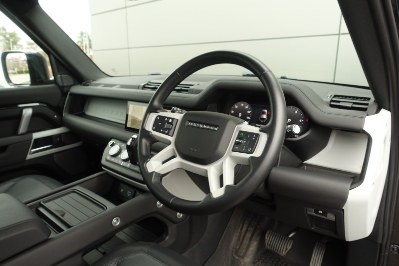 2024 (24) LAND ROVER DEFENDER 3.0 D300 X-Dynamic SE 110 5dr Auto 5195212