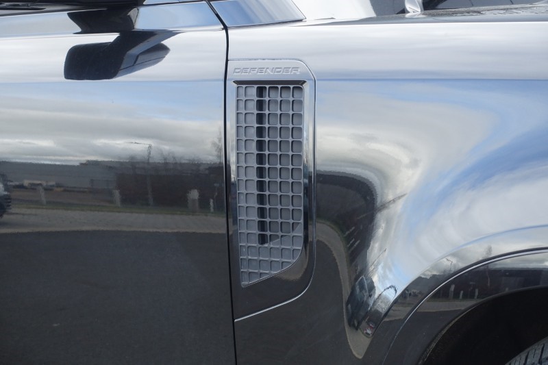 2024 (24) LAND ROVER DEFENDER 3.0 D300 X-Dynamic SE 110 5dr Auto 5195183