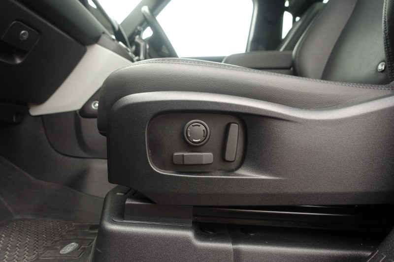 2024 (24) LAND ROVER DEFENDER 3.0 D300 X-Dynamic SE 110 5dr Auto 5195230