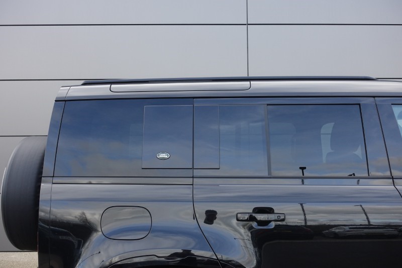 2024 (24) LAND ROVER DEFENDER 3.0 D300 X-Dynamic SE 110 5dr Auto 5195186