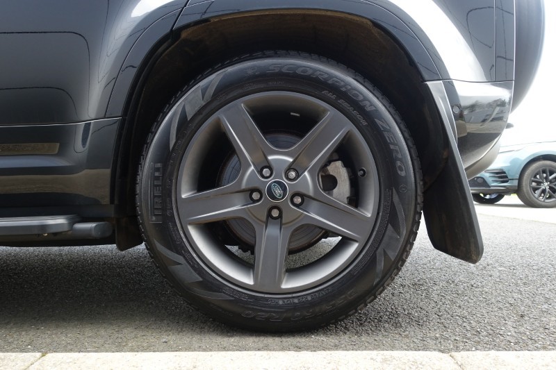 2024 (24) LAND ROVER DEFENDER 3.0 D300 X-Dynamic SE 110 5dr Auto 5195194