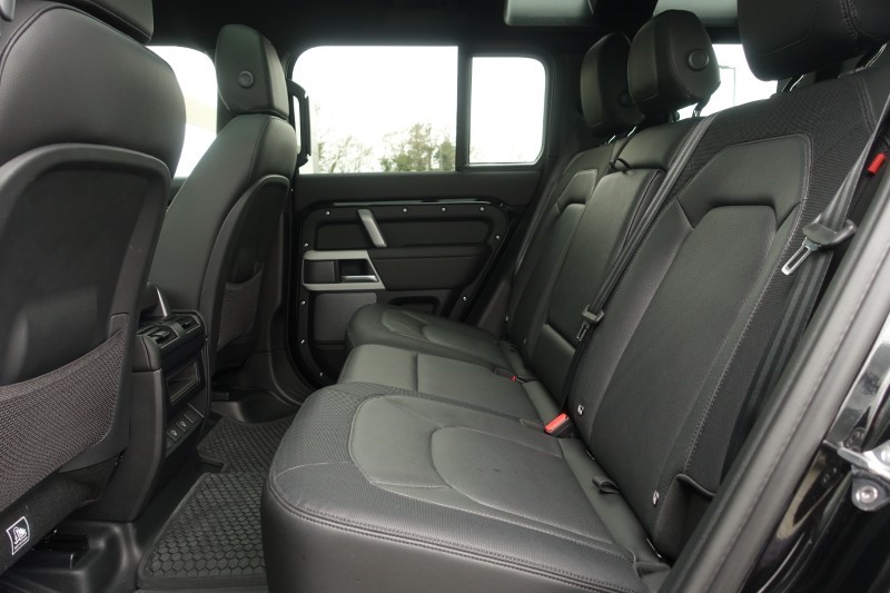 2024 (24) LAND ROVER DEFENDER 3.0 D300 X-Dynamic SE 110 5dr Auto 5195167