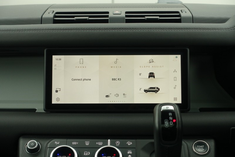 2024 (24) LAND ROVER DEFENDER 3.0 D300 X-Dynamic SE 110 5dr Auto 5195177