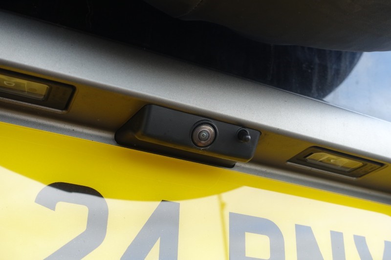 2024 (24) LAND ROVER DEFENDER 3.0 D300 X-Dynamic SE 110 5dr Auto 5195191