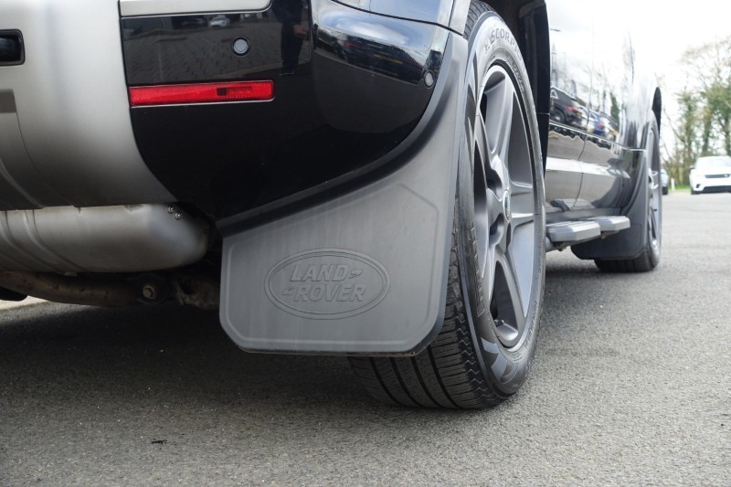 2024 (24) LAND ROVER DEFENDER 3.0 D300 X-Dynamic SE 110 5dr Auto 5195188