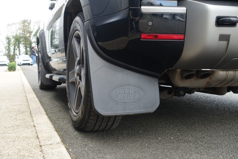 2024 (24) LAND ROVER DEFENDER 3.0 D300 X-Dynamic SE 110 5dr Auto 5195193