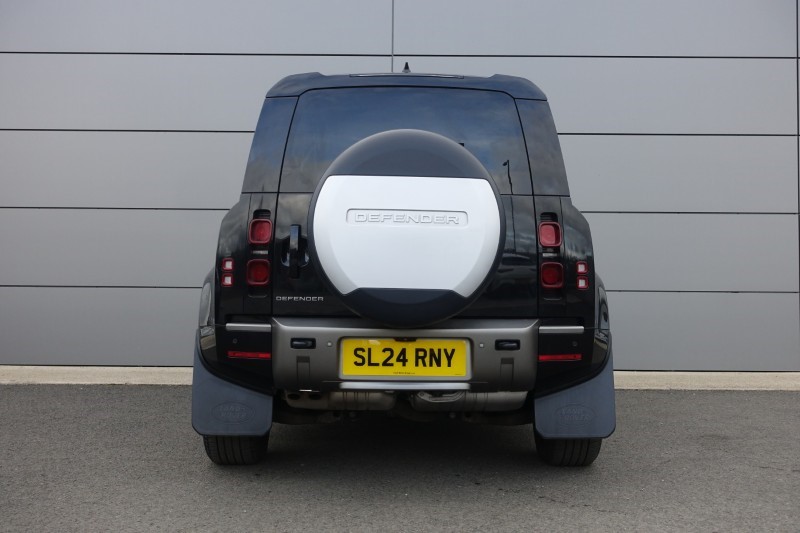 2024 (24) LAND ROVER DEFENDER 3.0 D300 X-Dynamic SE 110 5dr Auto 5195169