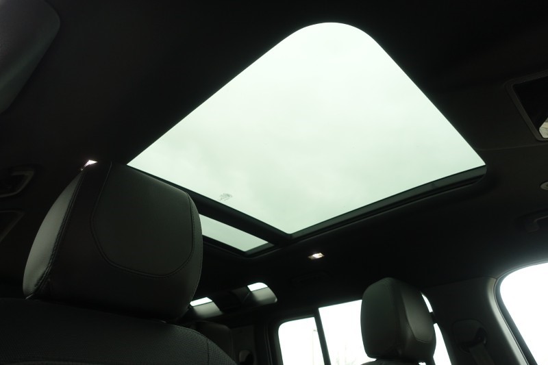 2024 (24) LAND ROVER DEFENDER 3.0 D300 X-Dynamic SE 110 5dr Auto 5195214