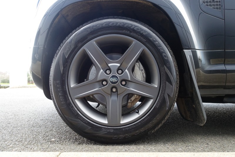 2024 (24) LAND ROVER DEFENDER 3.0 D300 X-Dynamic SE 110 5dr Auto 5195196