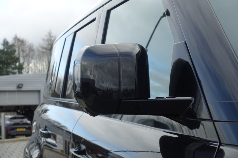 2024 (24) LAND ROVER DEFENDER 3.0 D300 X-Dynamic SE 110 5dr Auto 5195185