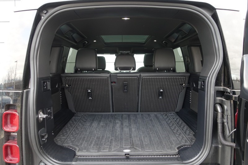 2024 (24) LAND ROVER DEFENDER 3.0 D300 X-Dynamic SE 110 5dr Auto 5195173