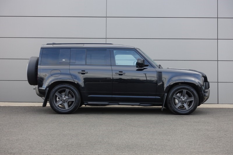 2024 (24) LAND ROVER DEFENDER 3.0 D300 X-Dynamic SE 110 5dr Auto 5195168