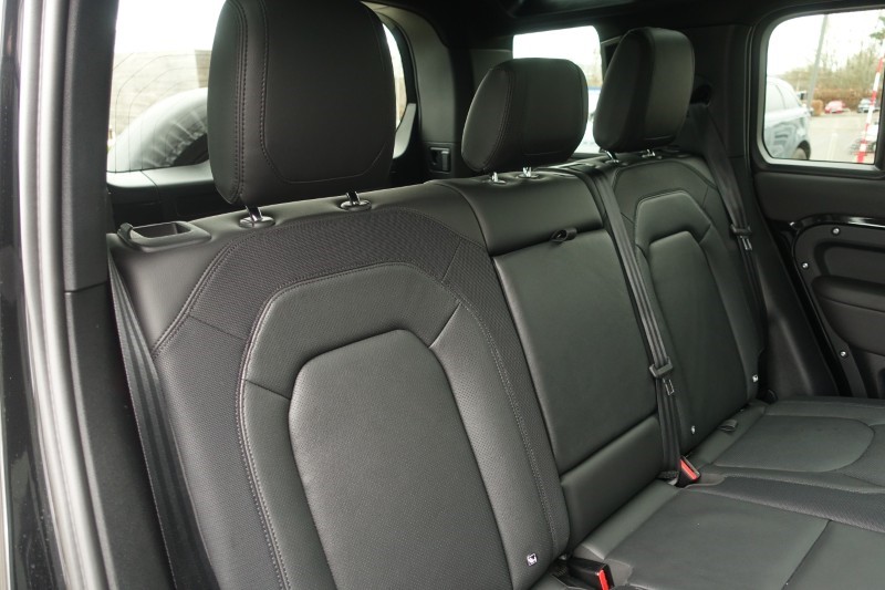 2024 (24) LAND ROVER DEFENDER 3.0 D300 X-Dynamic SE 110 5dr Auto 5195222