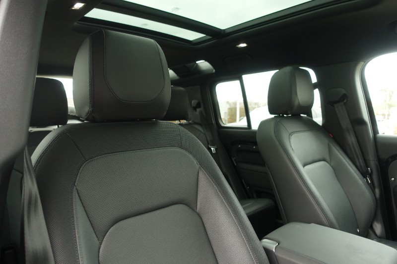 2024 (24) LAND ROVER DEFENDER 3.0 D300 X-Dynamic SE 110 5dr Auto 5195213