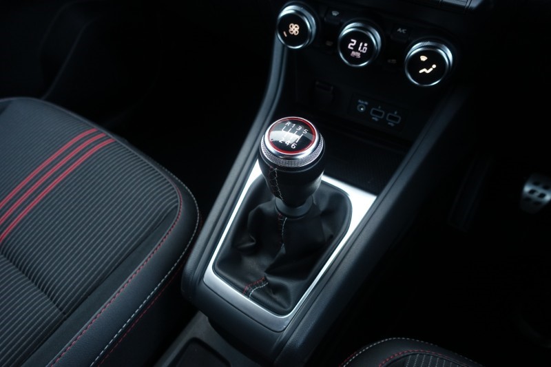 2022 (22) RENAULT CAPTUR 1.3 Mild hybrid 140 R.S. Line 5dr 5335889