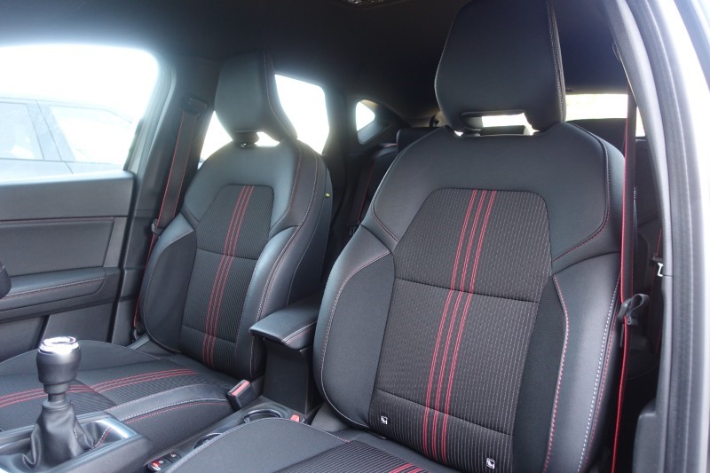 2022 (22) RENAULT CAPTUR 1.3 Mild hybrid 140 R.S. Line 5dr 5335928