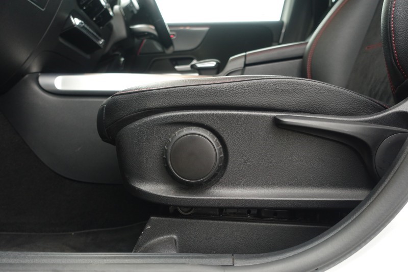 2022 (22) MERCEDES-BENZ GLB 220d 4Matic AMG Line Premium 5dr 8G-Tronic 5215251