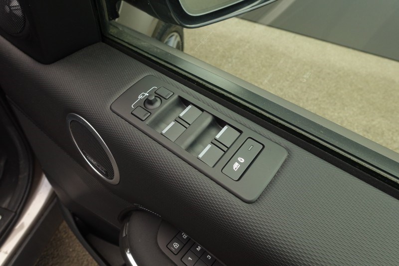 2023 (23) LAND ROVER DISCOVERY 3.0 D300 R-Dynamic HSE 5dr Auto 5235286