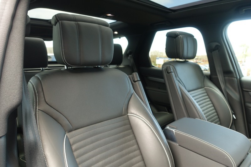 2023 (23) LAND ROVER DISCOVERY 3.0 D300 R-Dynamic HSE 5dr Auto 5235280