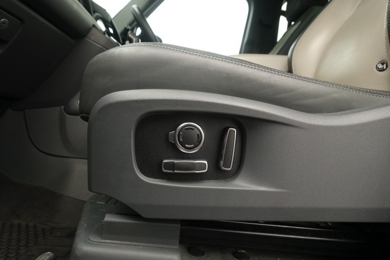 2023 (73) LAND ROVER DEFENDER 3.0 D300 X-Dynamic HSE 130 5dr Auto [8 Seat] 5234832