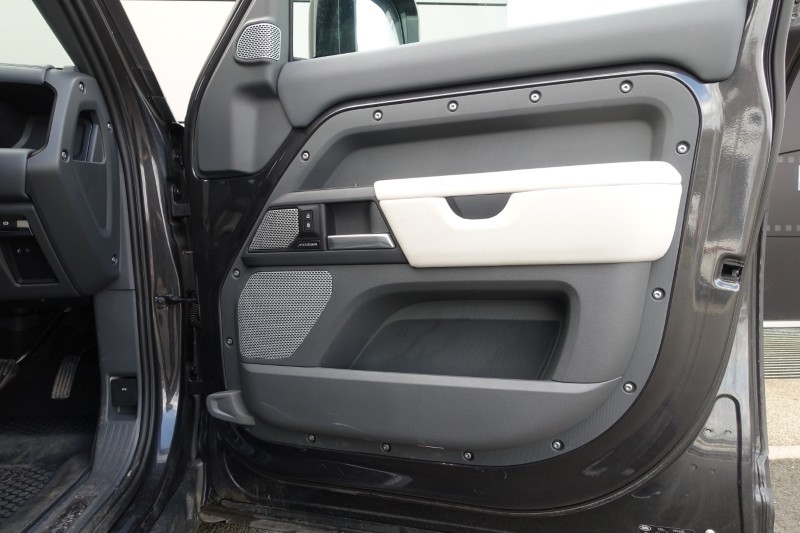 2023 (73) LAND ROVER DEFENDER 3.0 D300 X-Dynamic HSE 130 5dr Auto [8 Seat] 5234815