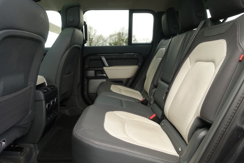 2023 (73) LAND ROVER DEFENDER 3.0 D300 X-Dynamic HSE 130 5dr Auto [8 Seat] 5234777