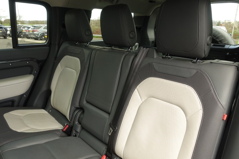 2023 (73) LAND ROVER DEFENDER 3.0 D300 X-Dynamic HSE 130 5dr Auto [8 Seat] 5234828