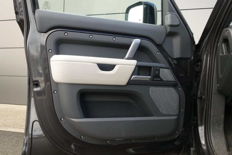 2023 (73) LAND ROVER DEFENDER 3.0 D300 X-Dynamic HSE 130 5dr Auto [8 Seat] 5234829