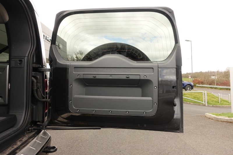 2023 (73) LAND ROVER DEFENDER 3.0 D300 X-Dynamic HSE 130 5dr Auto [8 Seat] 5234825