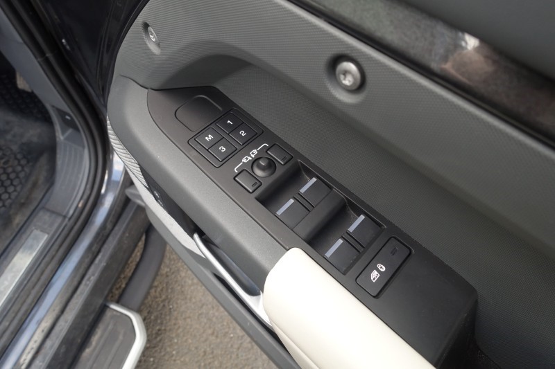 2023 (73) LAND ROVER DEFENDER 3.0 D300 X-Dynamic HSE 130 5dr Auto [8 Seat] 5234817