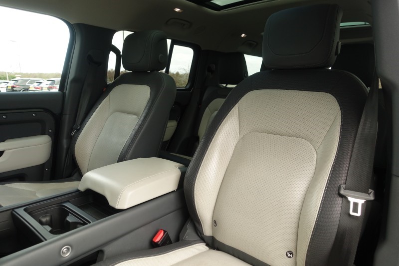 2023 (73) LAND ROVER DEFENDER 3.0 D300 X-Dynamic HSE 130 5dr Auto [8 Seat] 5234833