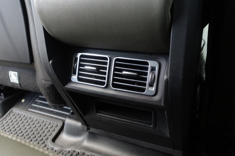 2020 (70) LAND ROVER DEFENDER 2.0 D240 SE 110 5dr Auto [6 Seat] 5228648