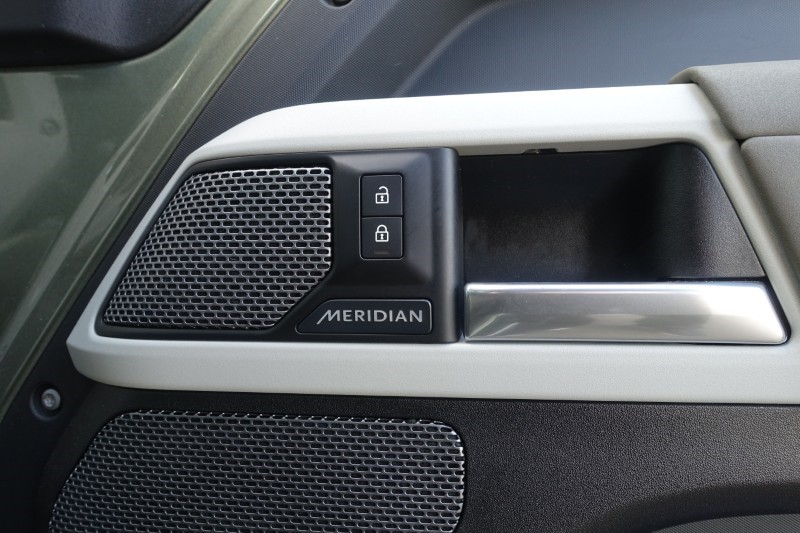 2020 (70) LAND ROVER DEFENDER 2.0 D240 SE 110 5dr Auto [6 Seat] 5228684