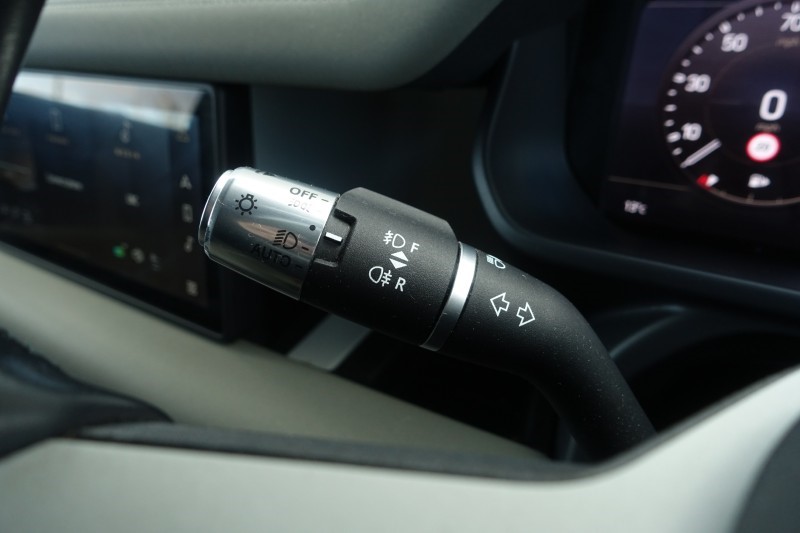 2020 (70) LAND ROVER DEFENDER 2.0 D240 SE 110 5dr Auto [6 Seat] 5228671