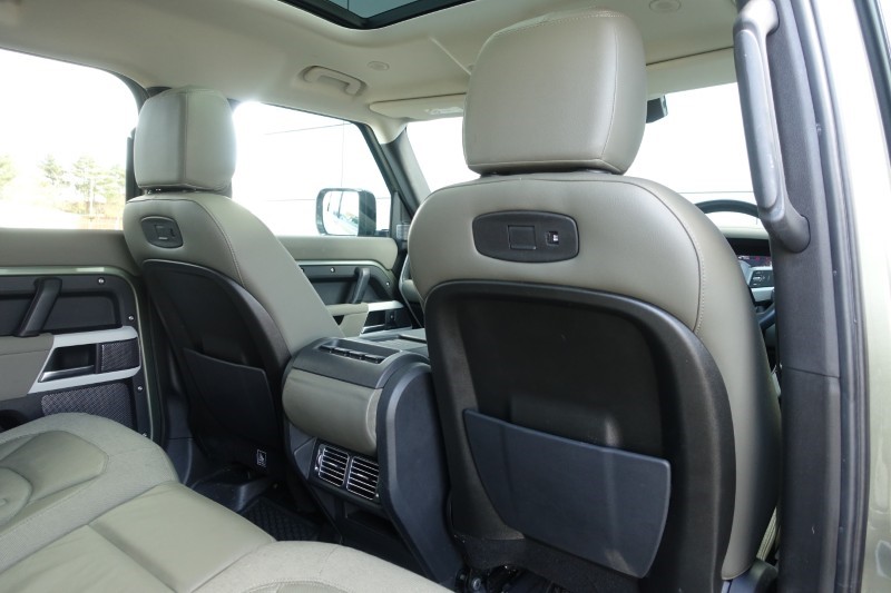 2020 (70) LAND ROVER DEFENDER 2.0 D240 SE 110 5dr Auto [6 Seat] 5228687