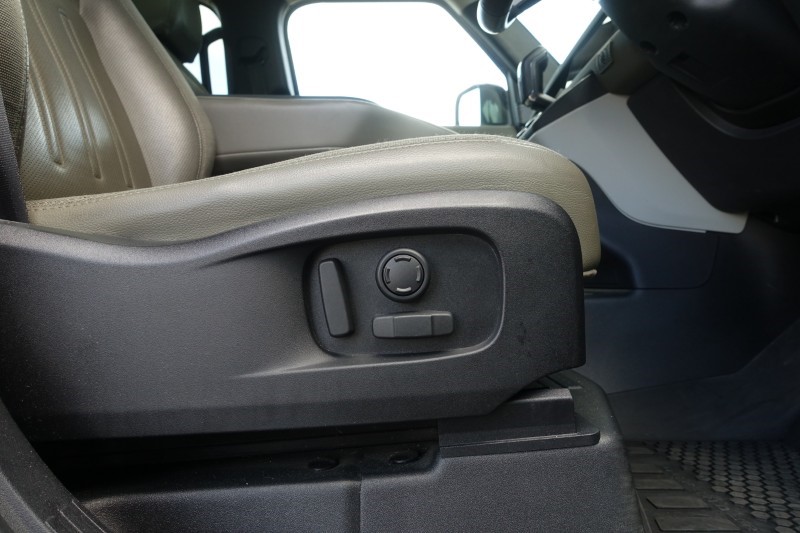 2020 (70) LAND ROVER DEFENDER 2.0 D240 SE 110 5dr Auto [6 Seat] 5228682