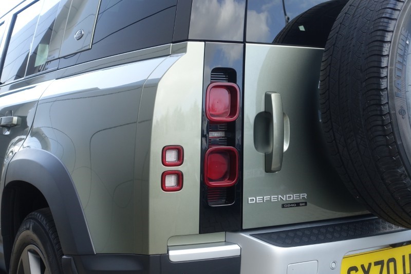 2020 (70) LAND ROVER DEFENDER 2.0 D240 SE 110 5dr Auto [6 Seat] 5228649