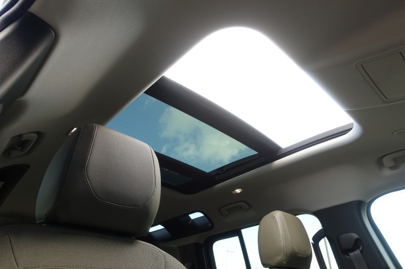 2020 (70) LAND ROVER DEFENDER 2.0 D240 SE 110 5dr Auto [6 Seat] 5228681