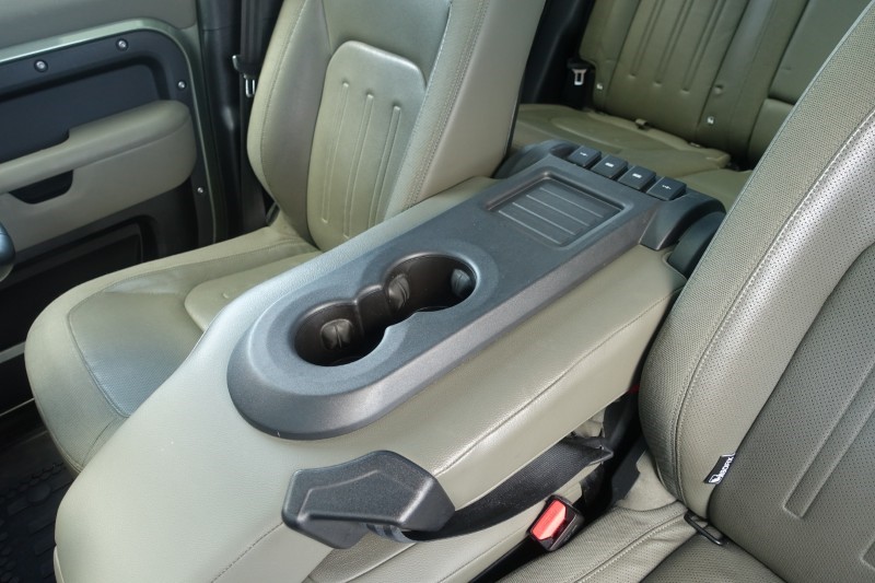 2020 (70) LAND ROVER DEFENDER 2.0 D240 SE 110 5dr Auto [6 Seat] 5228699