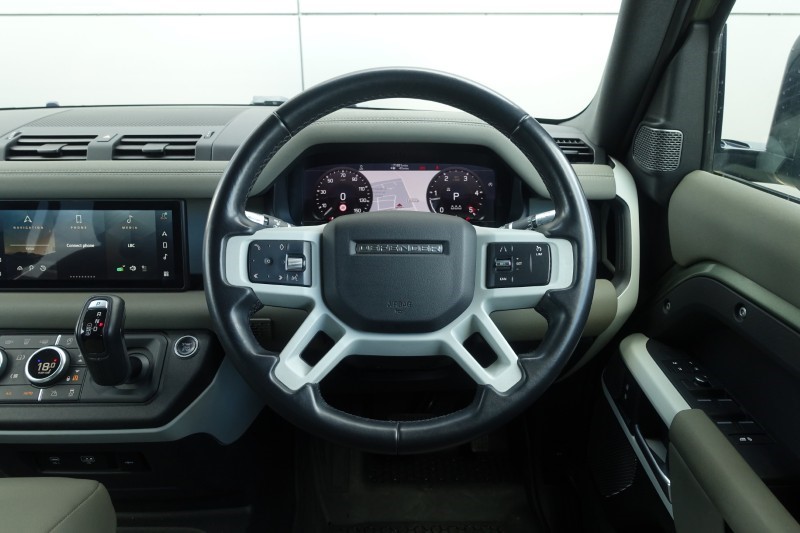 2020 (70) LAND ROVER DEFENDER 2.0 D240 SE 110 5dr Auto [6 Seat] 5228645