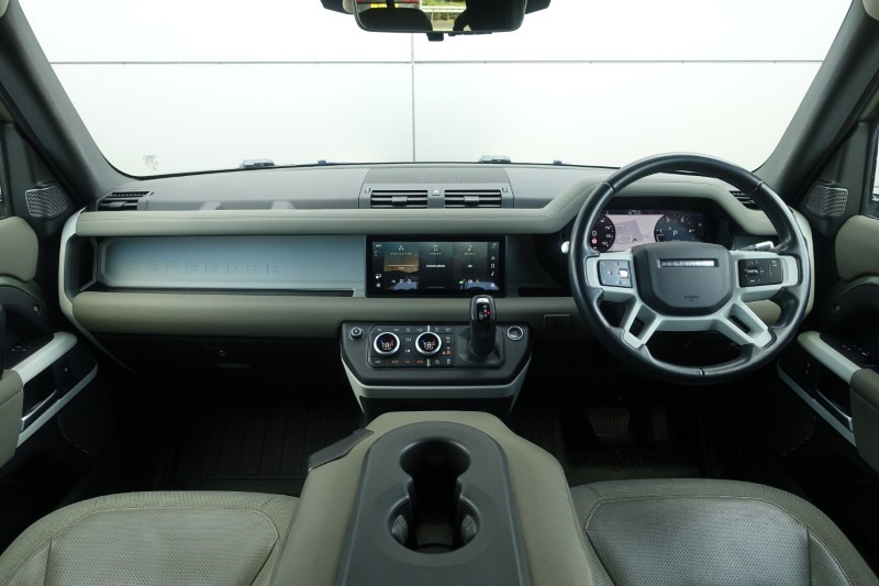 2020 (70) LAND ROVER DEFENDER 2.0 D240 SE 110 5dr Auto [6 Seat] 5228639