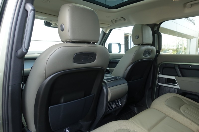 2020 (70) LAND ROVER DEFENDER 2.0 D240 SE 110 5dr Auto [6 Seat] 5228692