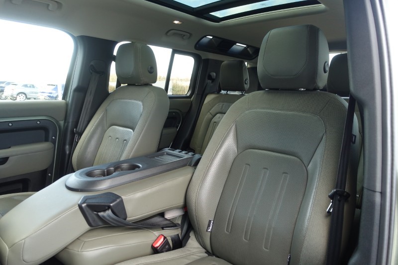 2020 (70) LAND ROVER DEFENDER 2.0 D240 SE 110 5dr Auto [6 Seat] 5228698