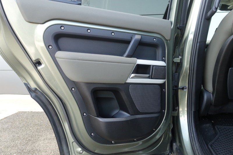 2020 (70) LAND ROVER DEFENDER 2.0 D240 SE 110 5dr Auto [6 Seat] 5228691