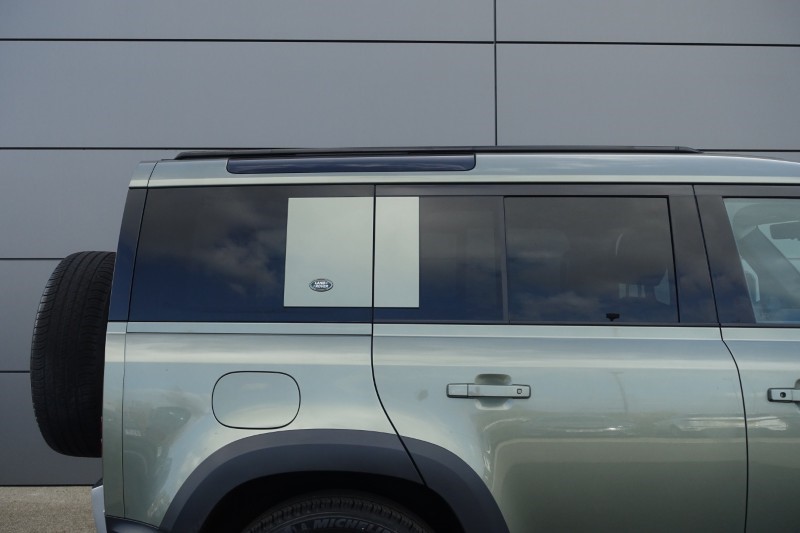 2020 (70) LAND ROVER DEFENDER 2.0 D240 SE 110 5dr Auto [6 Seat] 5228655