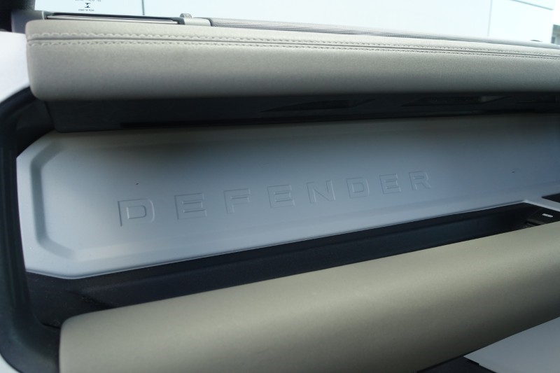 2020 (70) LAND ROVER DEFENDER 2.0 D240 SE 110 5dr Auto [6 Seat] 5228696