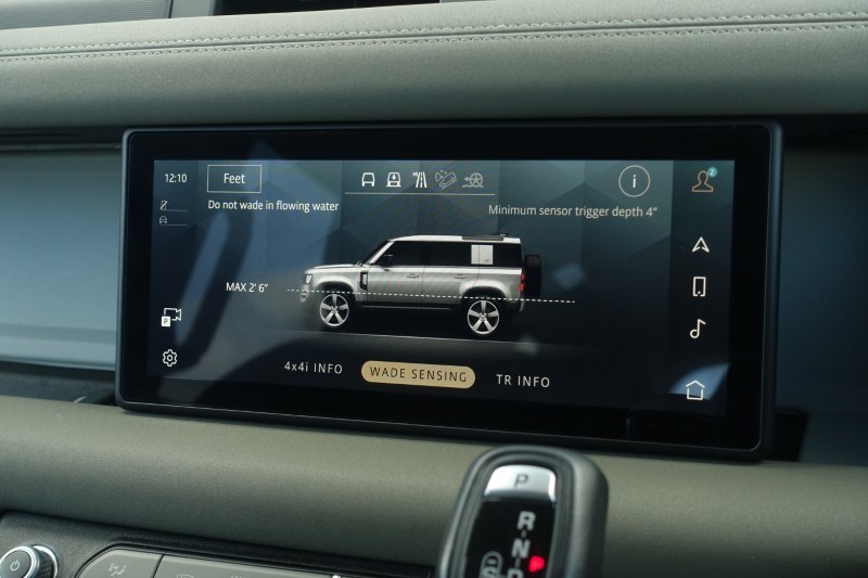 2020 (70) LAND ROVER DEFENDER 2.0 D240 SE 110 5dr Auto [6 Seat] 5228677