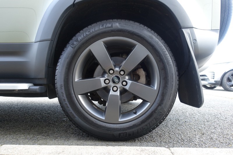 2020 (70) LAND ROVER DEFENDER 2.0 D240 SE 110 5dr Auto [6 Seat] 5228663