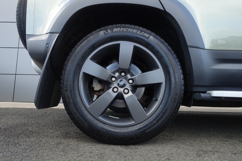 2020 (70) LAND ROVER DEFENDER 2.0 D240 SE 110 5dr Auto [6 Seat] 5228657